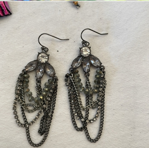 Elegant Silver Chain Dangle Earrings With Rhinestones - Picture 1 of 3